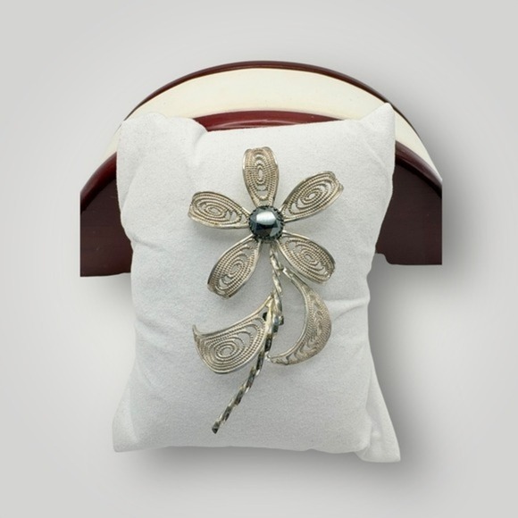 Jewelry - Sterling Silver Flower Brooch‎ Dark Faceted Stone Openwork Floral Pin Vintage